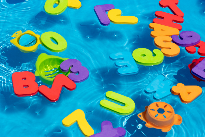 “Letras Y Números De Baño Para Aprender Y Jugar”: Un Mar de Aprendizaje en Cada Baño